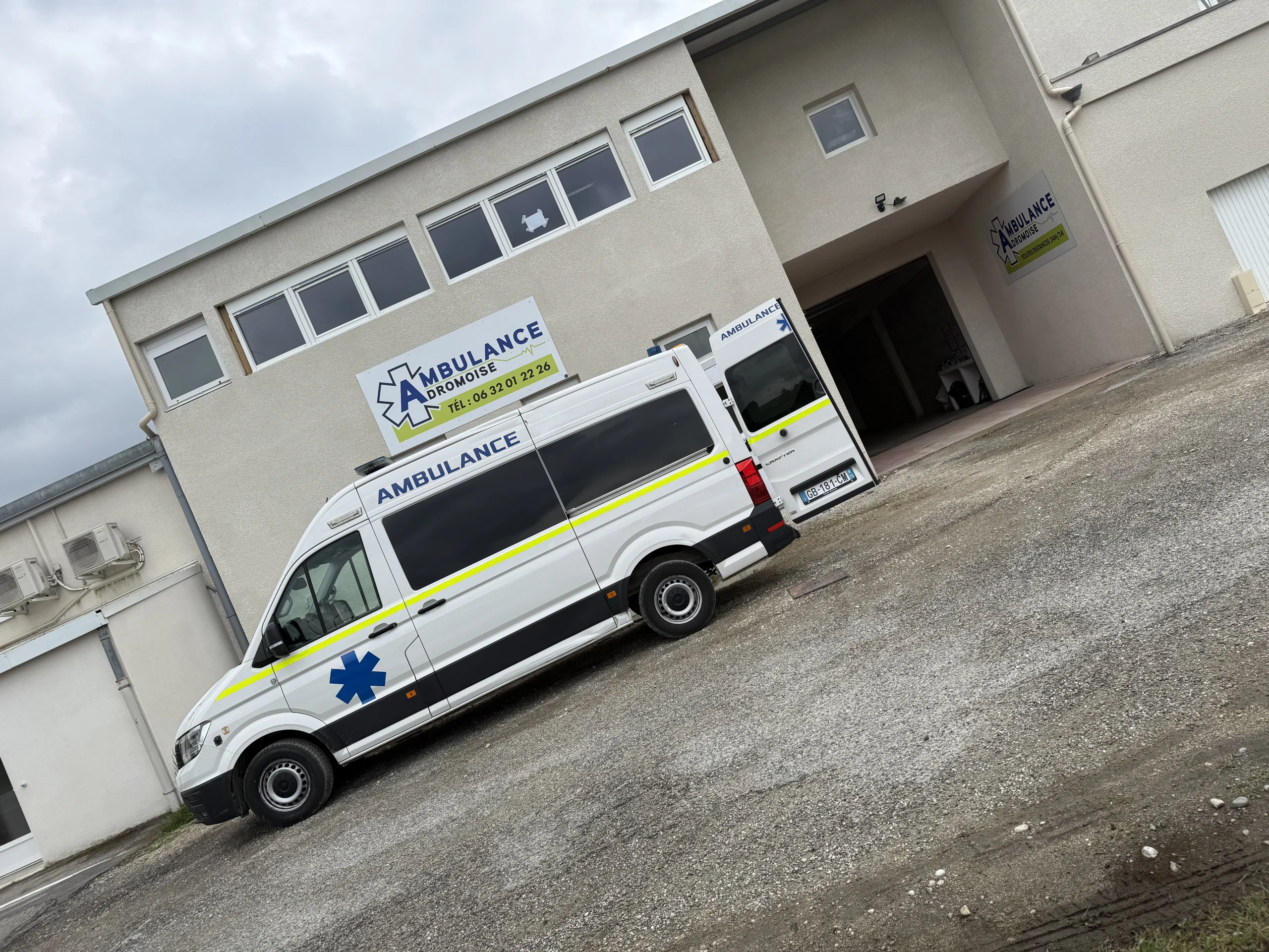 Ambulance Dromoise à Romans-sur-Isère : VSL, transport allongé, dialyse et urgences non vitales.